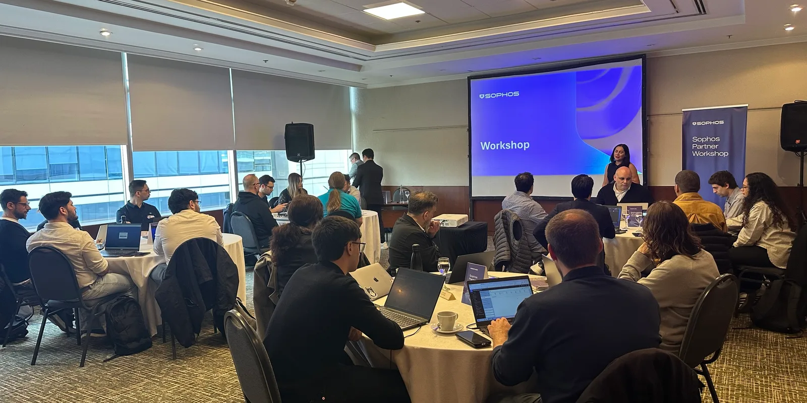 Sophos Partner Workshop en el Hilton Buenos Aires, con sonido y proyección de SOMOS DER